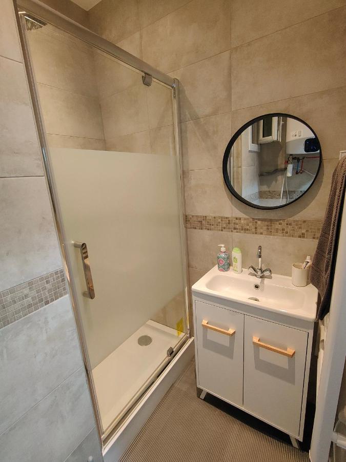 Les Lofts De Provins: Apt 5 ภายนอก รูปภาพ
